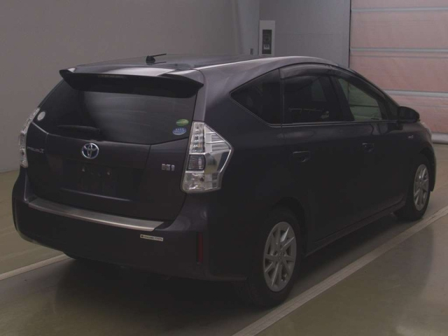TOYOTA PRIUS ALPHA 2012