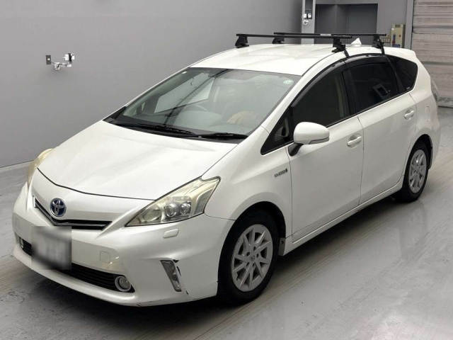 TOYOTA PRIUS ALPHA 2013
