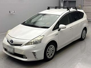 TOYOTA PRIUS ALPHA 2013