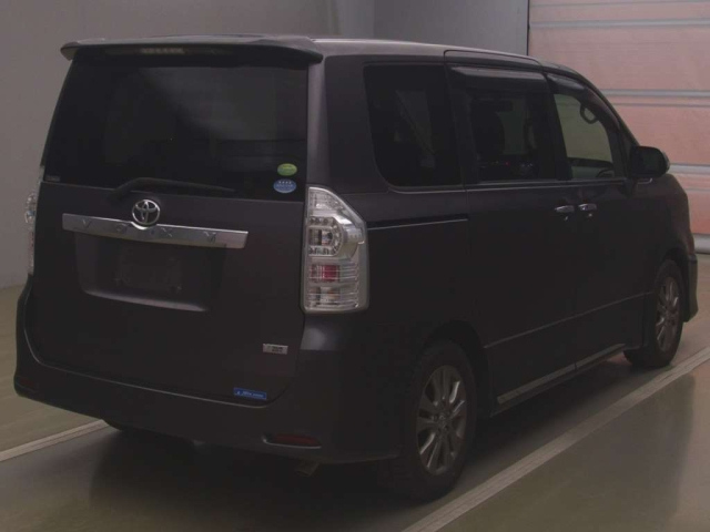 TOYOTA VOXY 2012