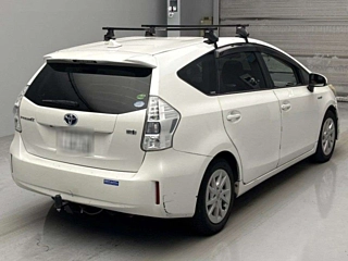 TOYOTA PRIUS ALPHA 2013