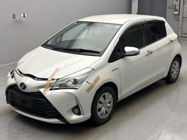 TOYOTA VITZ 2017