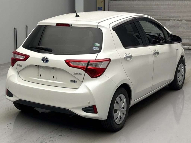 TOYOTA VITZ 2017