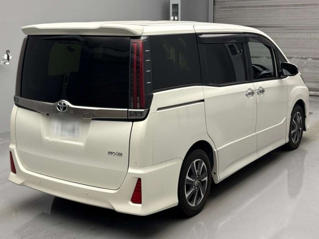 TOYOTA NOAH 2021