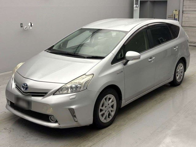 TOYOTA PRIUS ALPHA 2012