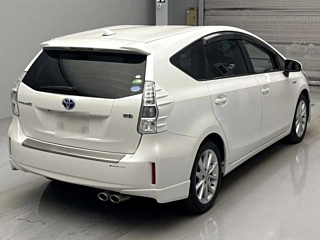 TOYOTA PRIUS ALPHA 2013