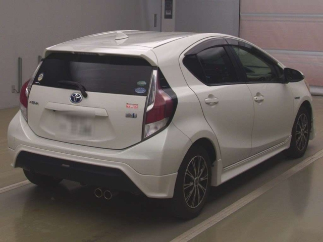TOYOTA AQUA 2015