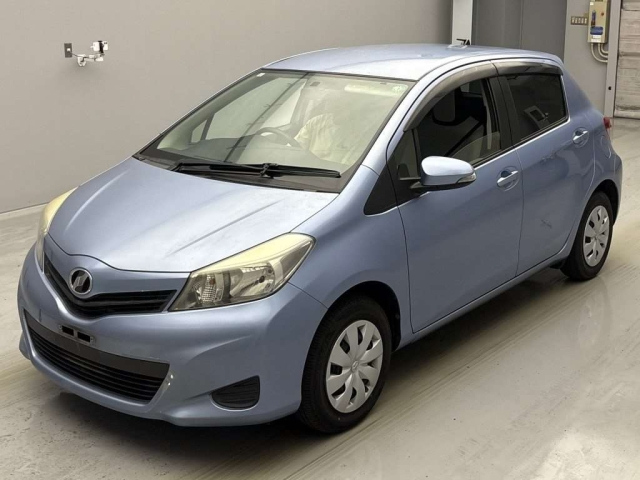 TOYOTA VITZ 2013