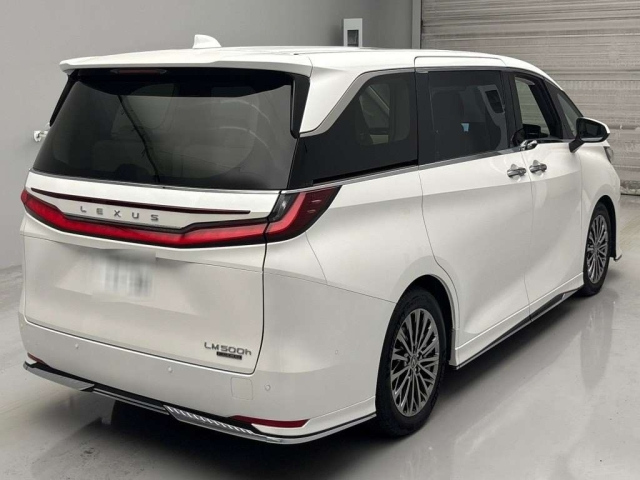 LEXUS LM 2024