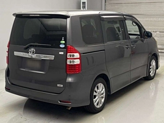 TOYOTA NOAH 2012