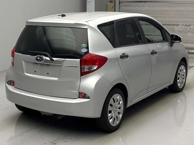 SUBARU TREZIA 2015