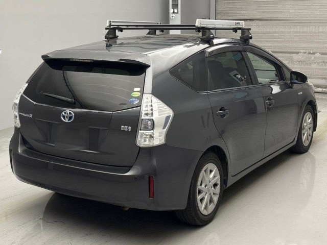 TOYOTA PRIUS ALPHA 2012