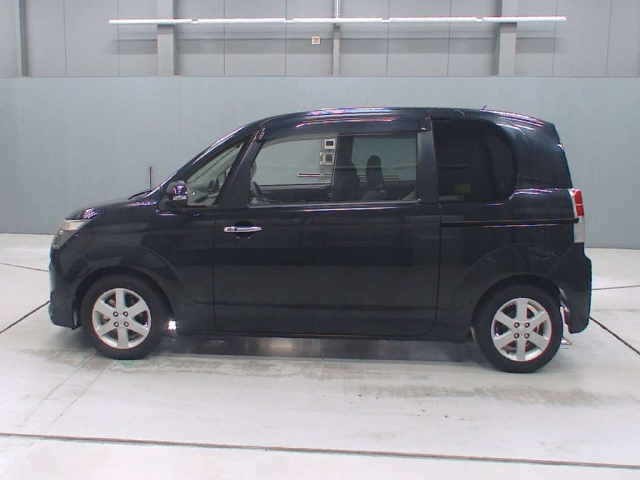 TOYOTA SPADE 2015
