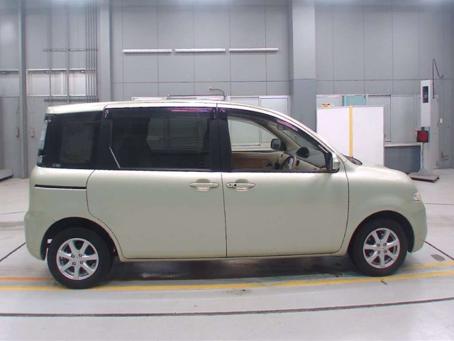 TOYOTA SIENTA 2012