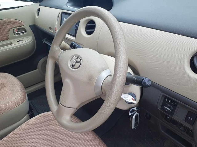 TOYOTA SIENTA 2012