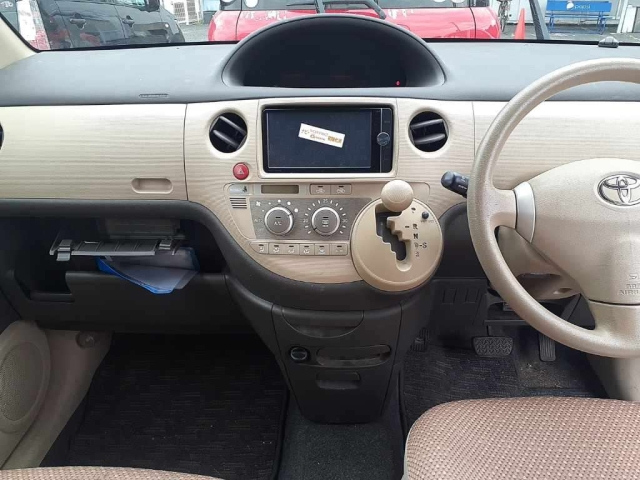 TOYOTA SIENTA 2012