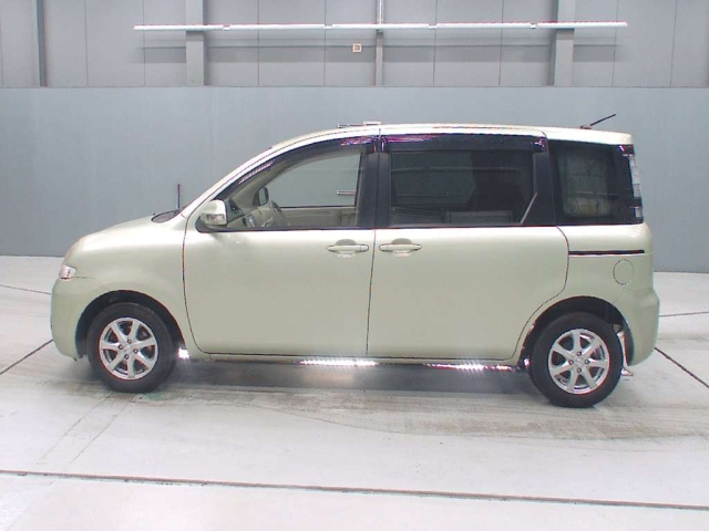 TOYOTA SIENTA 2012