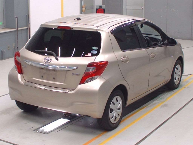 TOYOTA VITZ 2015