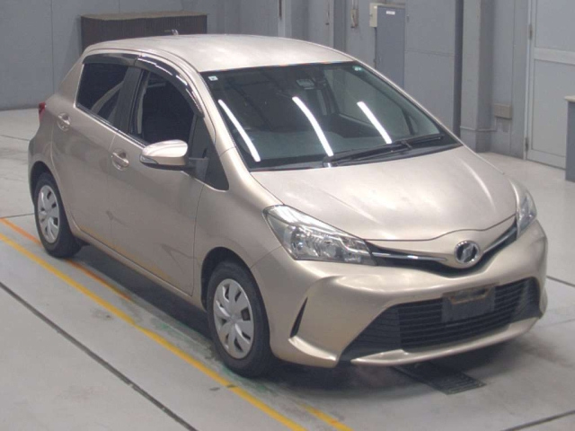 TOYOTA VITZ 2015