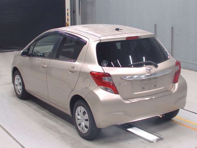 TOYOTA VITZ 2015