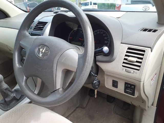 TOYOTA COROLLA AXIO 2011