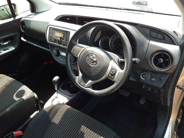 TOYOTA VITZ 2015