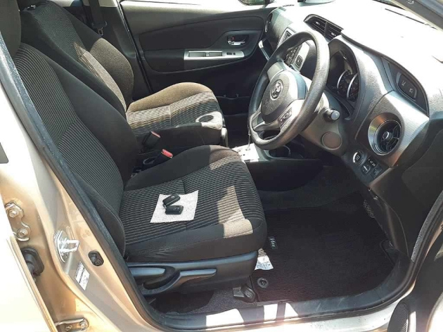 TOYOTA VITZ 2015