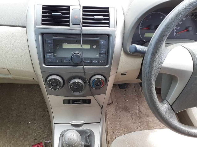 TOYOTA COROLLA AXIO 2011