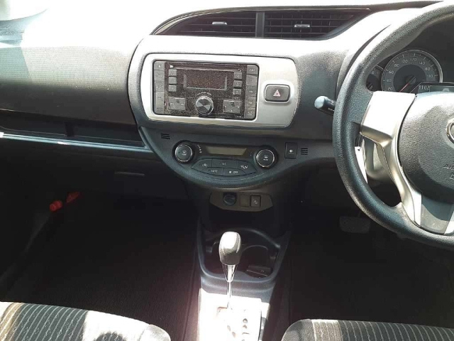 TOYOTA VITZ 2015