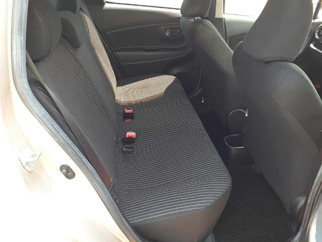 TOYOTA VITZ 2015