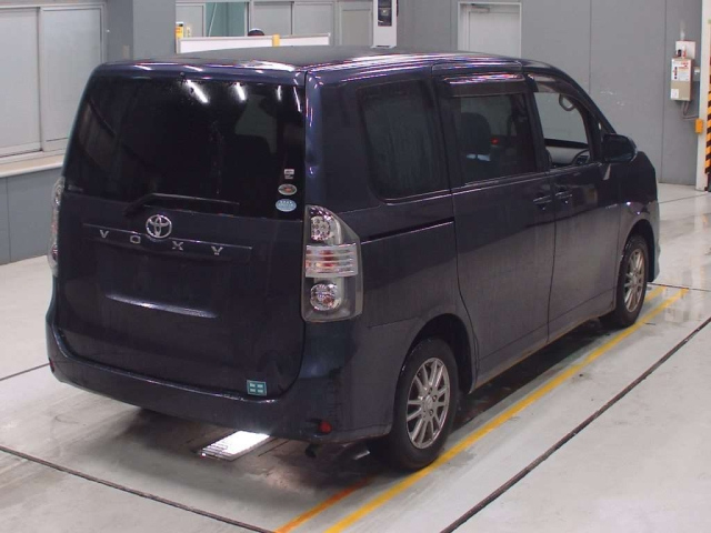 TOYOTA VOXY 2009