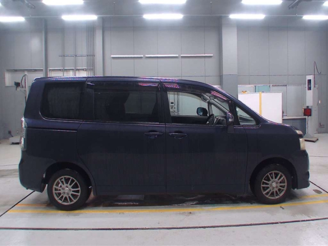 TOYOTA VOXY 2009