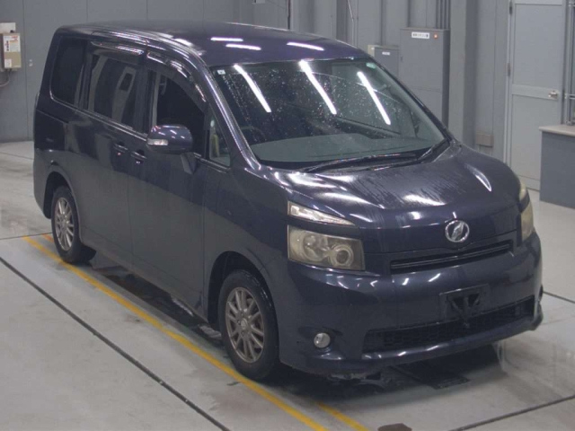 TOYOTA VOXY 2009