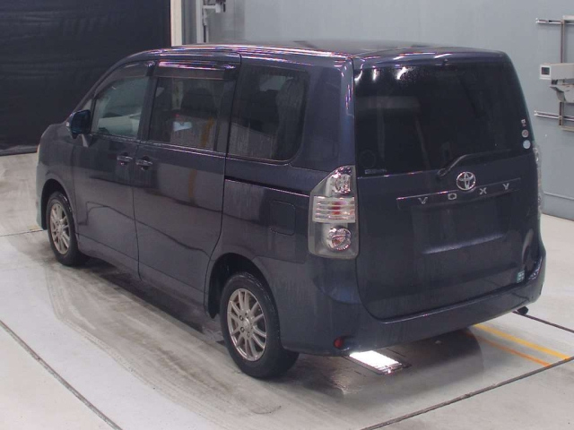TOYOTA VOXY 2009