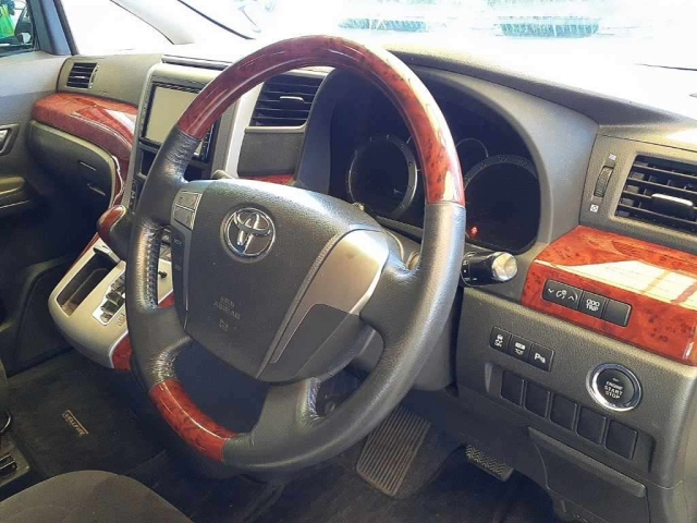 TOYOTA VELLFIRE 2009