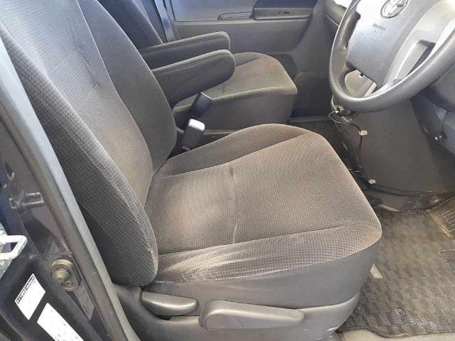 TOYOTA VOXY 2009