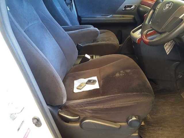 TOYOTA VELLFIRE 2009