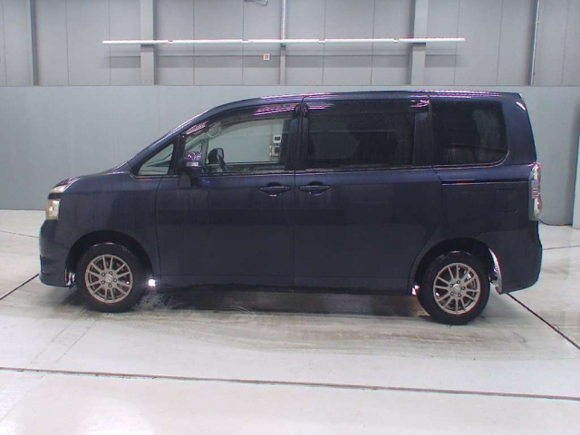TOYOTA VOXY 2009