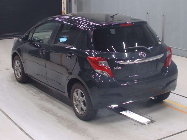 TOYOTA VITZ 2014