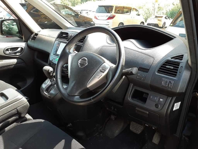 NISSAN SERENA 2011