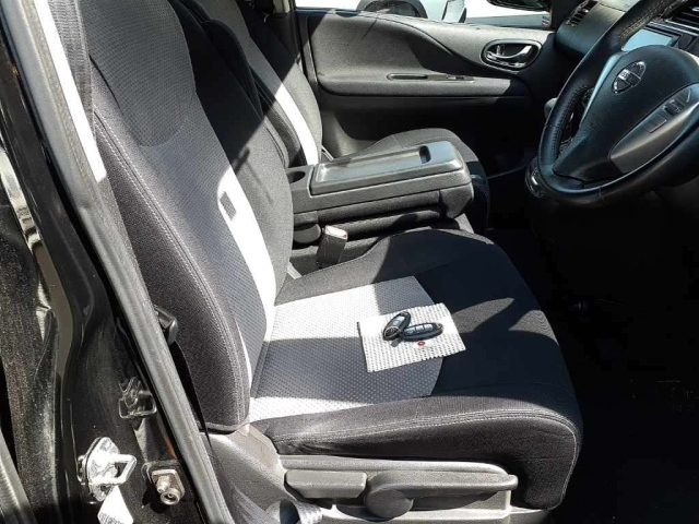 NISSAN SERENA 2011