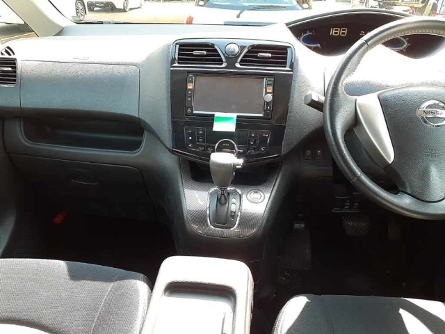 NISSAN SERENA 2011