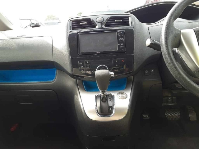 NISSAN SERENA 2012