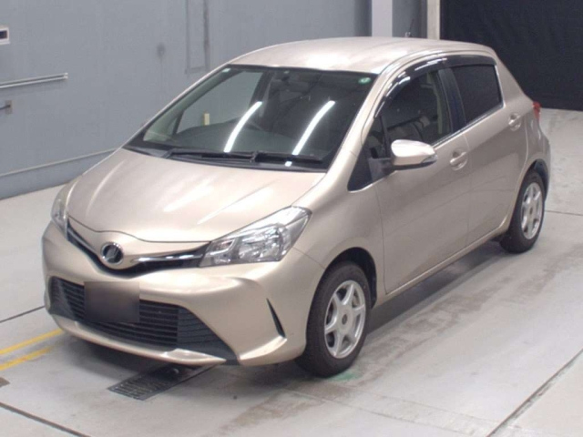 TOYOTA VITZ 2015