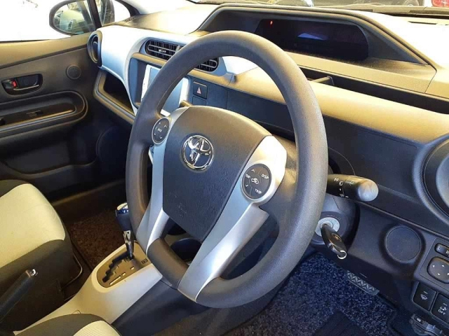 TOYOTA AQUA 2014