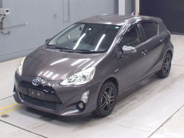 TOYOTA AQUA 2015