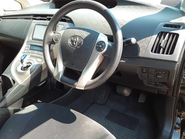 TOYOTA PRIUS 2012