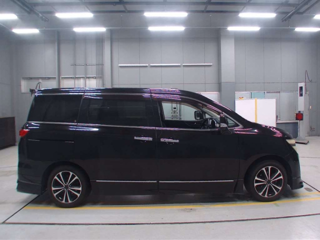 NISSAN ELGRAND 2011