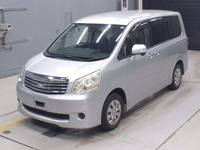 TOYOTA NOAH 2012