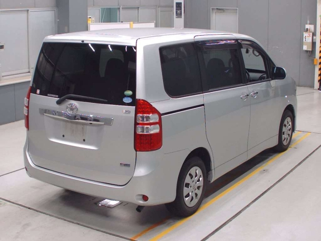 TOYOTA NOAH 2012